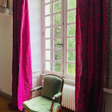 Chateau De Trebons 3*