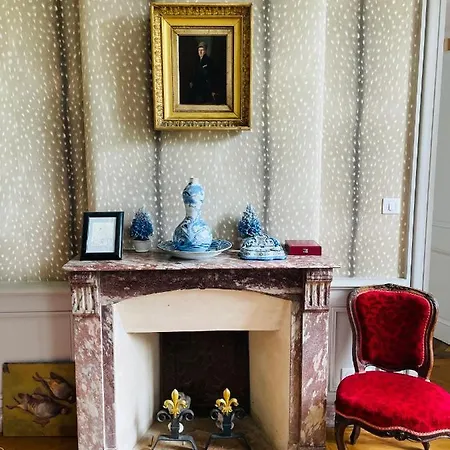 לינה וארוחת בוקר Chateau De Trebons 3*