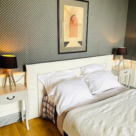 Chateau De Trebons לינה וארוחת בוקר 3*